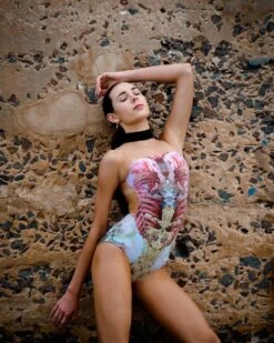 A Teasing Lulu Consort Cut Hand Made In Italy